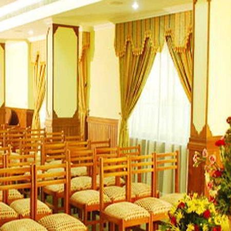 Grand Seasons Hotel Kochi ภายนอก รูปภาพ